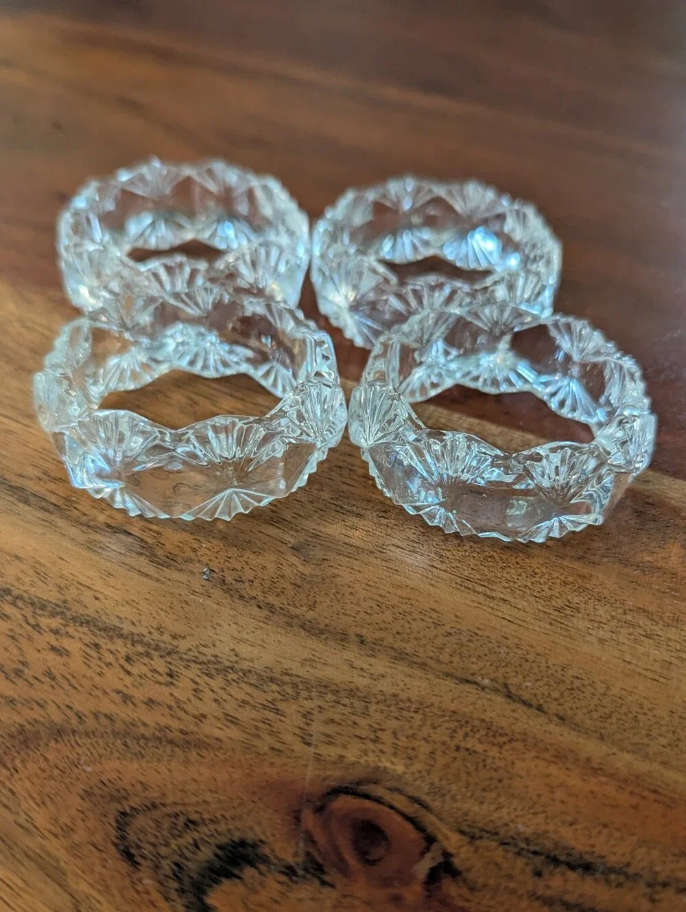 Set Of 4 Clear Cut Glass Napkin Rings Fan Shell Pattern Sparkle Classic